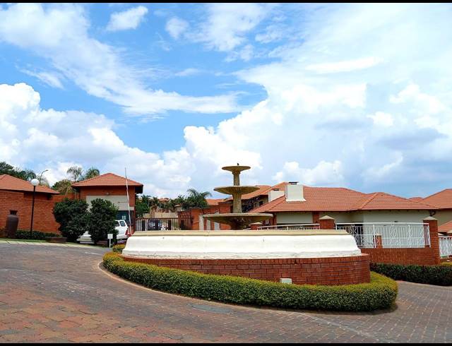2 BEDROOM TOWNHOUSE SOLD IN GLENVISTA